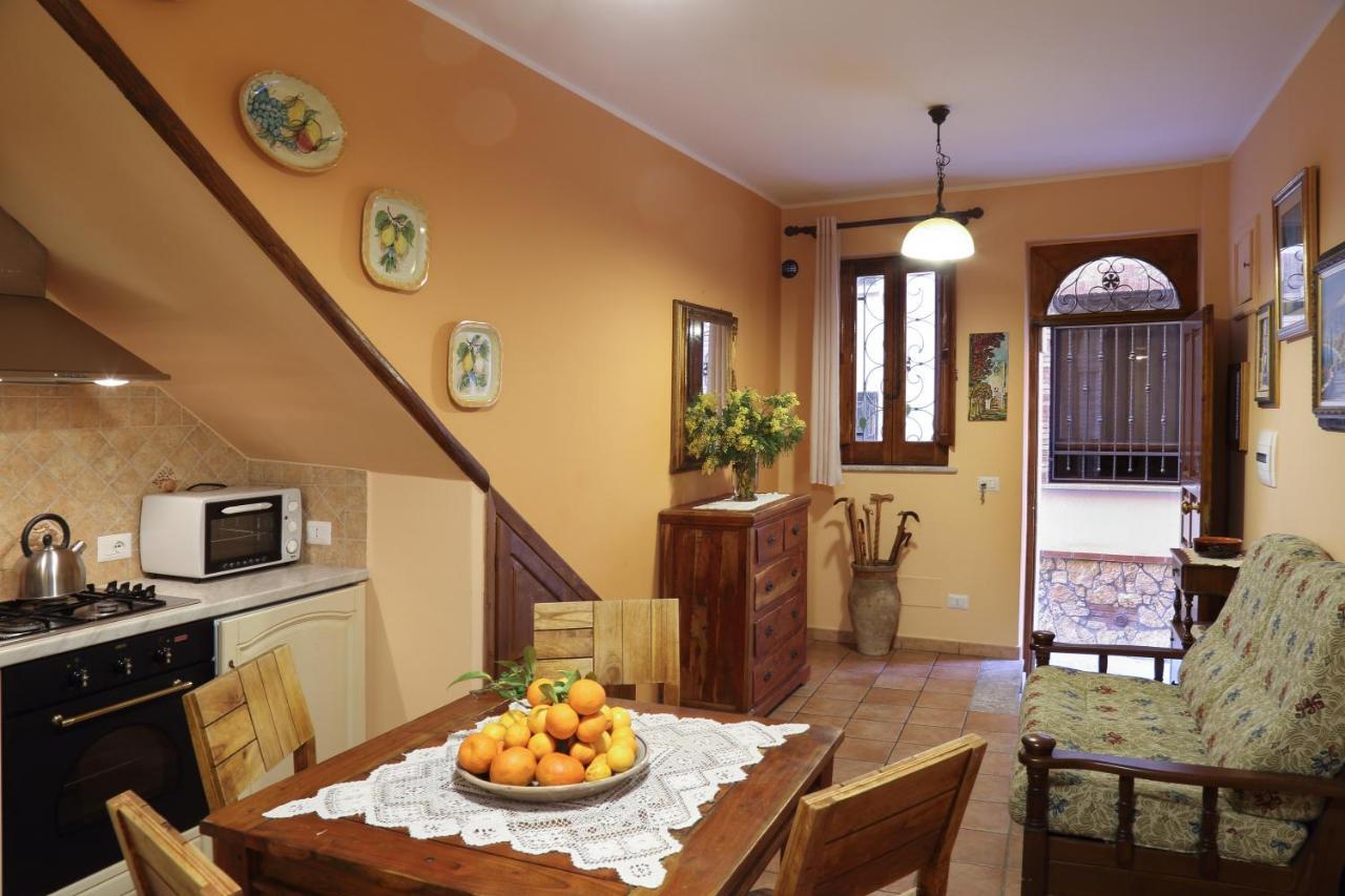 Апартаменты Casa Antico Borgo Cuseni Таормина Экстерьер фото