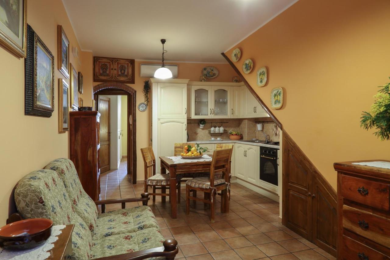 Апартаменты Casa Antico Borgo Cuseni Таормина Экстерьер фото